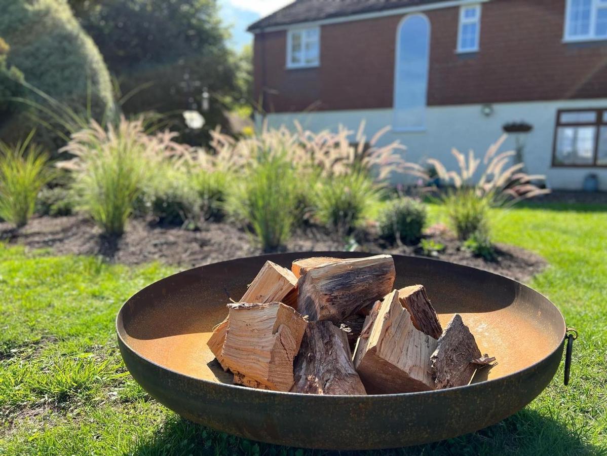 Вилла The Honeypot At Newlands In Bury Bury  Экстерьер фото